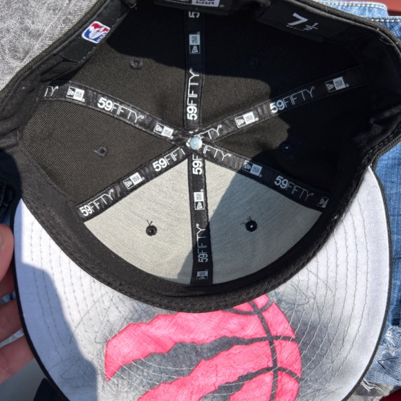 Toronto Raptors hat - Picture 3 of 4